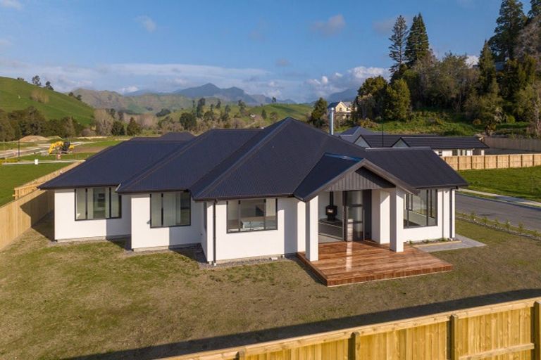 Photo of property in 16 Louden Place, Wakefield, 7025