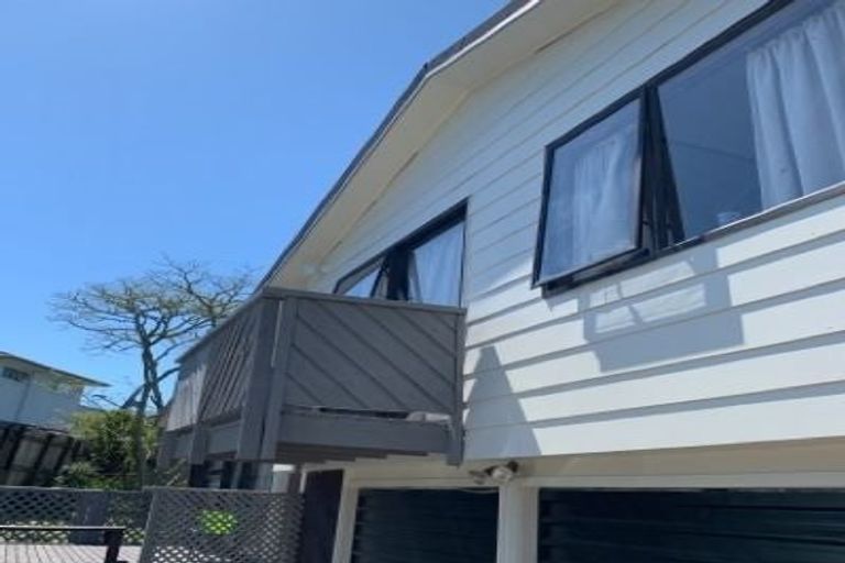 Photo of property in 4/18a Neal Avenue, Glenfield, Auckland, 0629