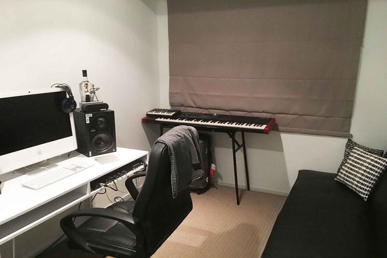 Photo of property in 25 Shelly Beach Parade, Cockle Bay, Auckland, 2014