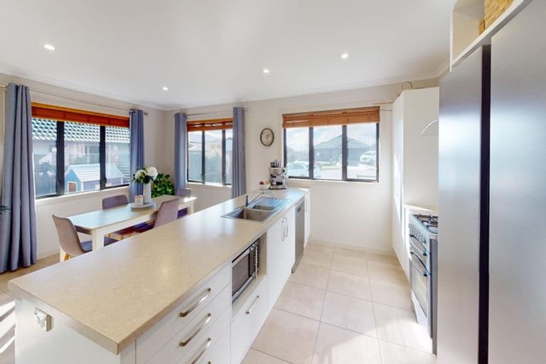 Photo of property in 34 Cyprus Place, Fitzherbert, Palmerston North, 4410