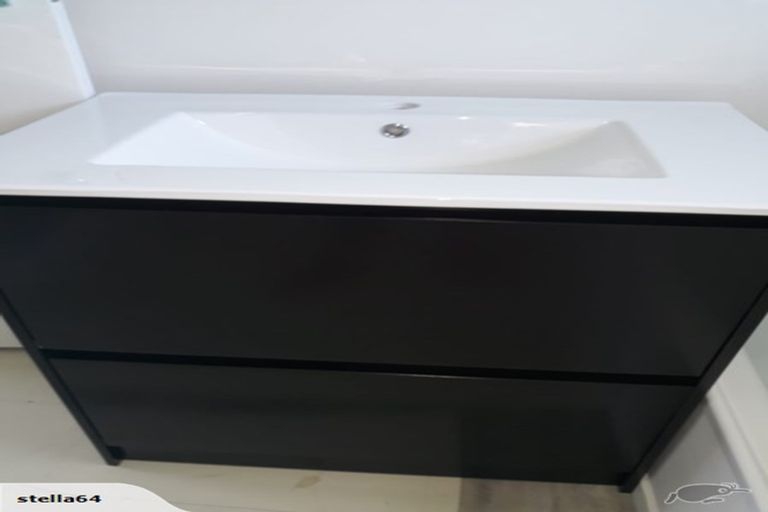 Photo of property in 2/32 Ballater Place, Highland Park, Auckland, 2010