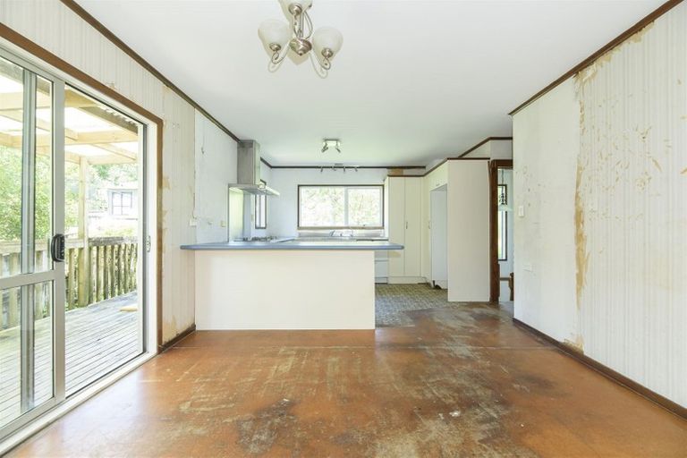 Photo of property in 46 Mountain Road, Henderson Valley, Auckland, 0612