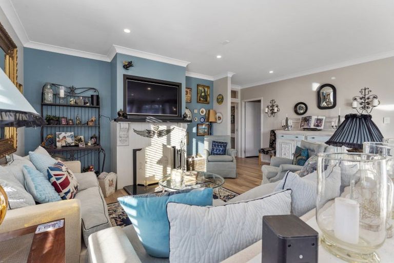 Photo of property in 39 Seagrass Place, Otaki Beach, Otaki, 5512