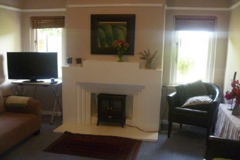 Photo of property in Hobson Flats, 2/1 Hobson Street, Pipitea, Wellington, 6011