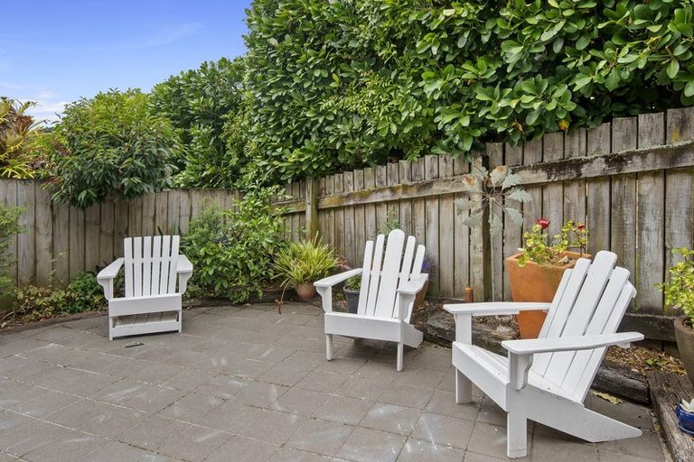 Photo of property in 90 Tiroroa Avenue, Te Atatu South, Auckland, 0610