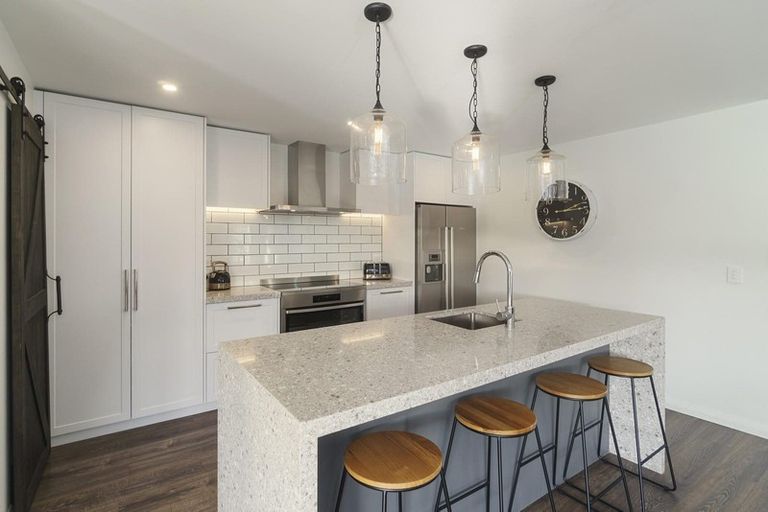 Photo of property in 22 Sir Lincoln Drive, Kumeu, 0810