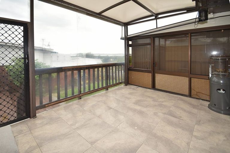 Photo of property in 26 Jaemont Avenue, Te Atatu South, Auckland, 0610