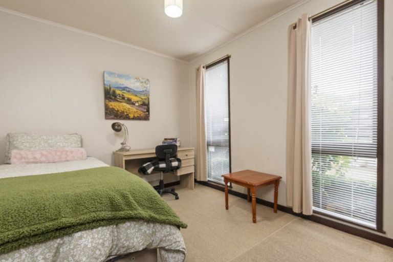 Photo of property in 14 Rakino Place, Awapuni, Palmerston North, 4412