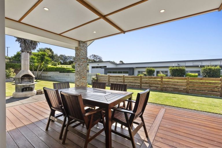Photo of property in 5 Links Drive, Waiwhakaiho, New Plymouth, 4312