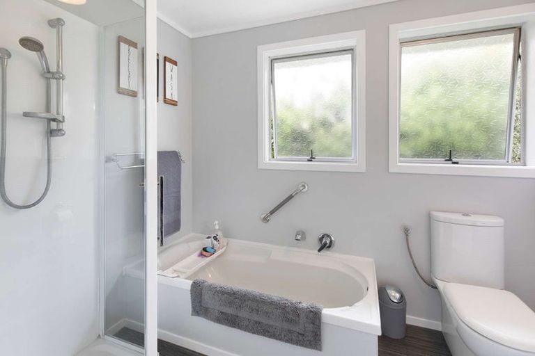 Photo of property in 85 Riversdale Drive, Merrilands, New Plymouth, 4312