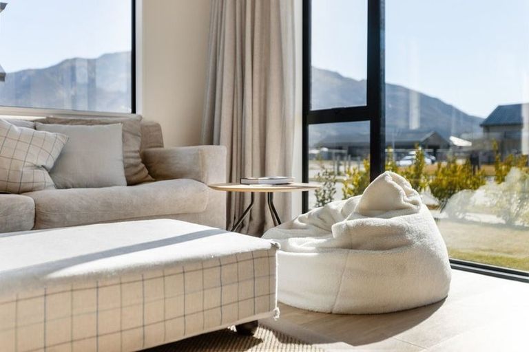 Photo of property in 133 Burdon Loop, Lake Hawea, 9382