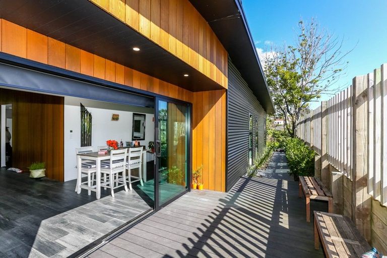 Photo of property in 12 Mackillop Way, Brooklands, New Plymouth, 4310