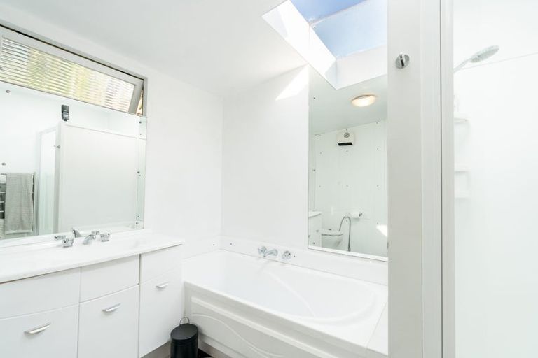 Photo of property in 134 The Parade, Paekakariki, 5034