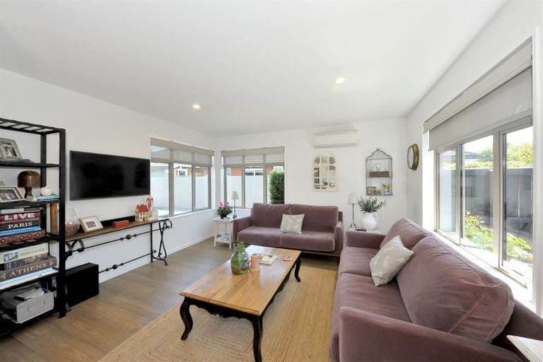 Photo of property in 2/36 Tuckers Road, Redwood, Christchurch, 8051