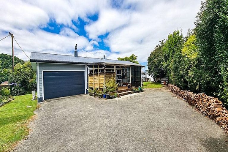 Photo of property in 30 Meihana Street, Takaka, 7110