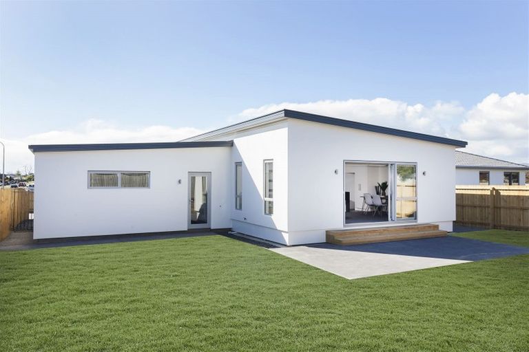 Photo of property in 15 Kingsbridge West, Burwood, Christchurch, 8083