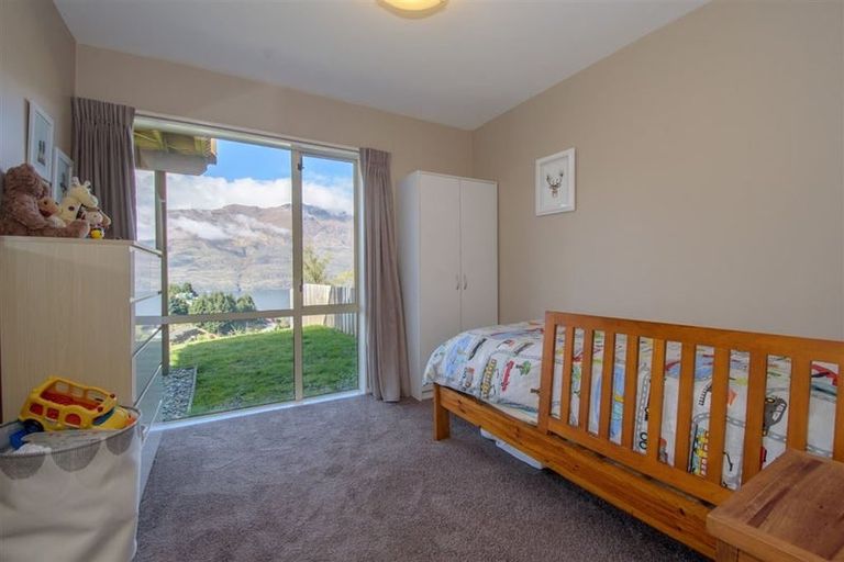 Photo of property in 2a Bird Place, Fernhill, Queenstown, 9300