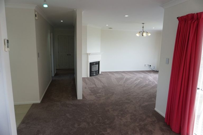 Photo of property in 4 Comber Place, Johnsonville, Wellington, 6037