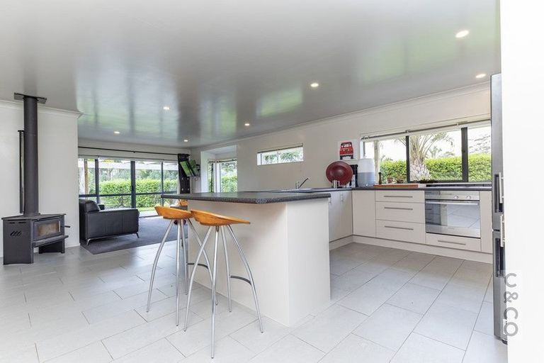 Photo of property in 832 Old North Road, Waimauku, 0882