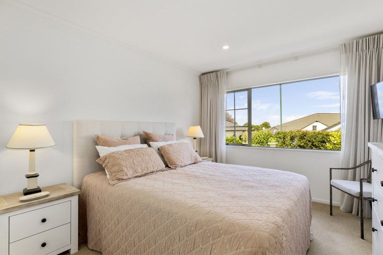 Photo of property in 18 Lakeridge Close, Rangatira Park, Taupo, 3330