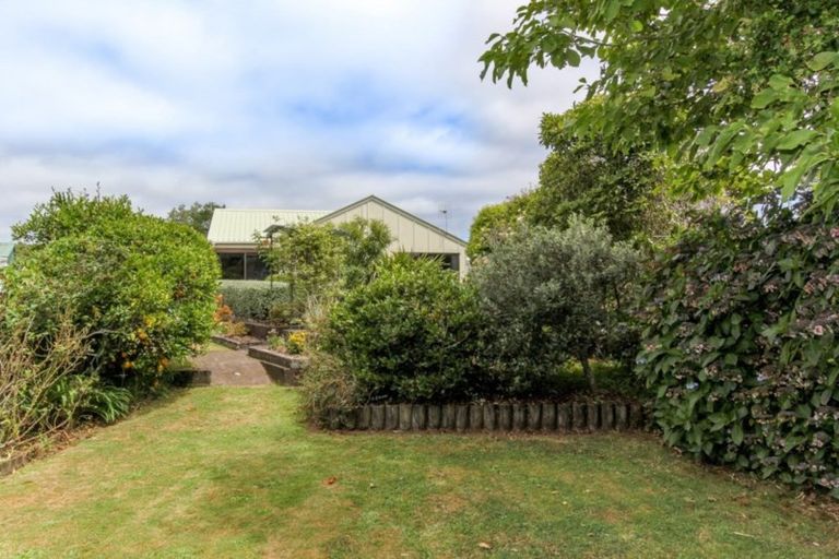 Photo of property in 1 Rangiora Place, Inglewood, 4330