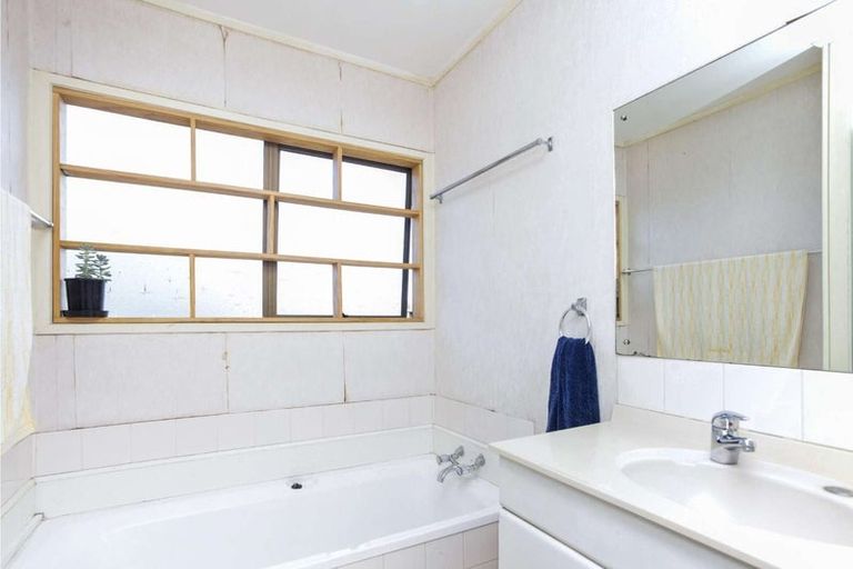 Photo of property in 8 Le Havre Place, Takanini, 2112