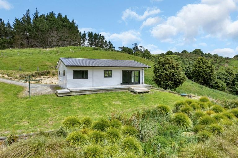 Photo of property in 2568e Paparoa-oakleigh Road, Paparoa, 0571