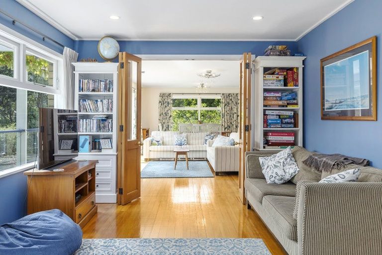 Photo of property in 5 Kellsmere Crescent, Island Bay, Wellington, 6023