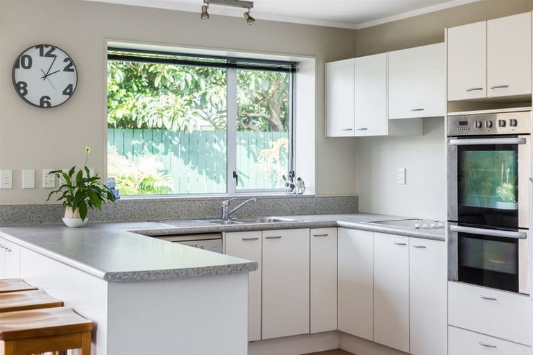 Photo of property in 63 The Drive, Tawa, Wellington, 5028