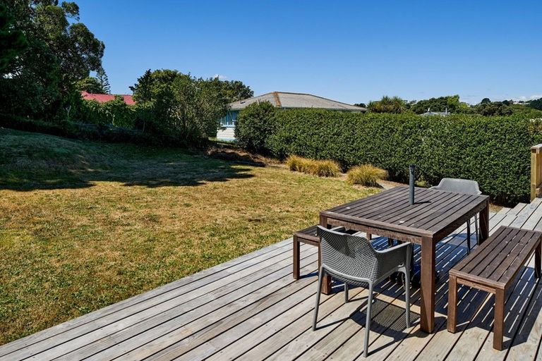 Photo of property in 46 Beauzami Crescent, Ascot Park, Porirua, 5024