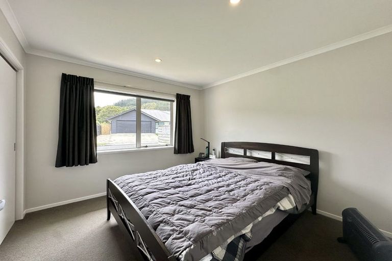 Photo of property in 6 Cory Jane Grove, Riverstone Terraces, Upper Hutt, 5018