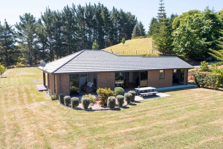 Photo of property in 690 Swamp Road, Puketapu, Napier, 4183