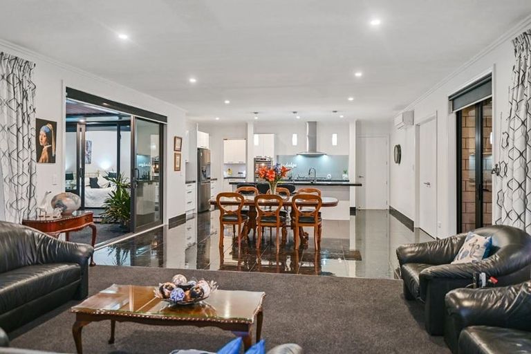 Photo of property in 7 Shillingford Boulevard, Rolleston, 7615