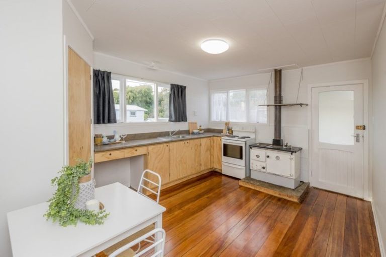 Photo of property in 22 Ngaio Street, Otaki Beach, Otaki, 5512