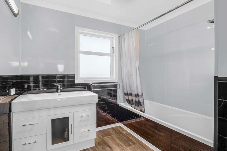 Photo of property in 8 Ormond Street, Woodville, 4920