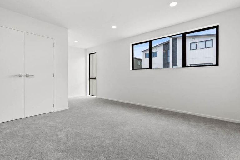 Photo of property in 5a Frontier Lane, Flat Bush, Auckland, 2019