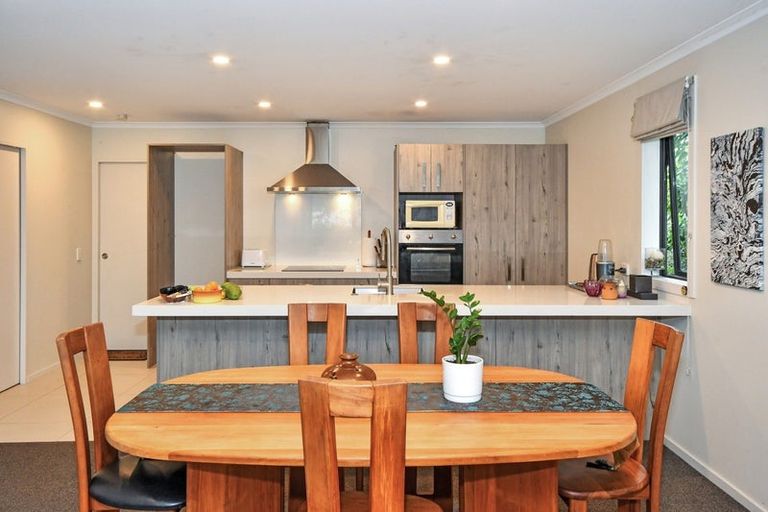 Photo of property in 47 Popokatea Drive, Takanini, 2112
