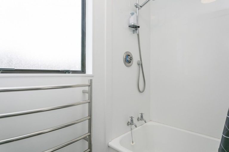 Photo of property in 18 Newberry Place, Richmond Heights, Taupo, 3330