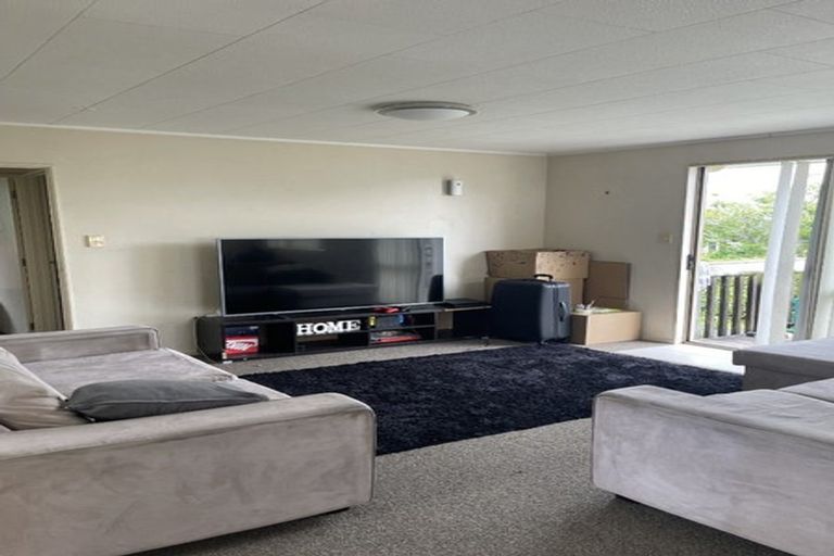 Photo of property in 52 Amberley Avenue, Te Atatu South, Auckland, 0610