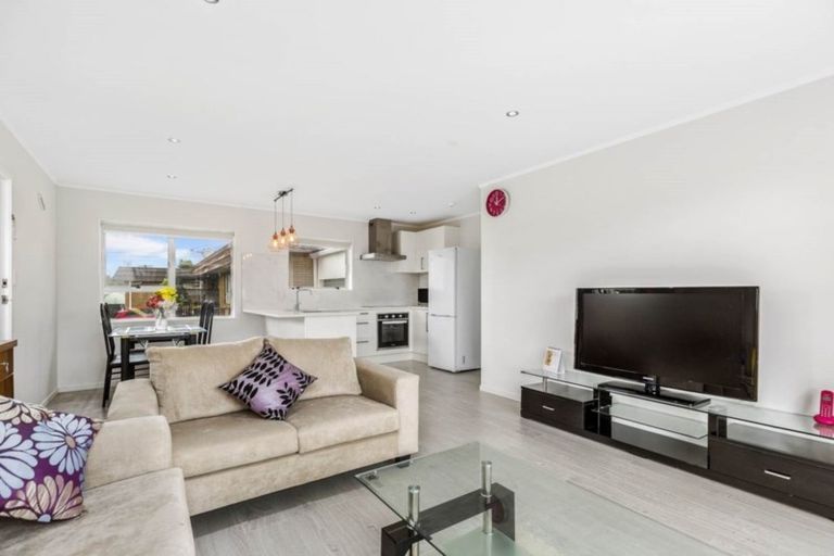 Photo of property in 4/94 Lynwood Road, New Lynn, Auckland, 0600