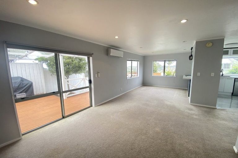 Photo of property in 2/102 Manuka Road, Bayview, Auckland, 0629