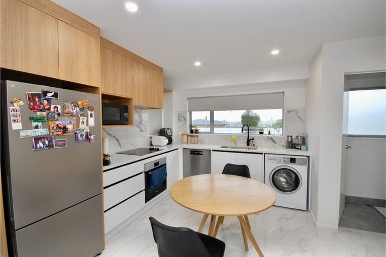 Photo of property in 298f Sunset Road, Windsor Park, Auckland, 0632