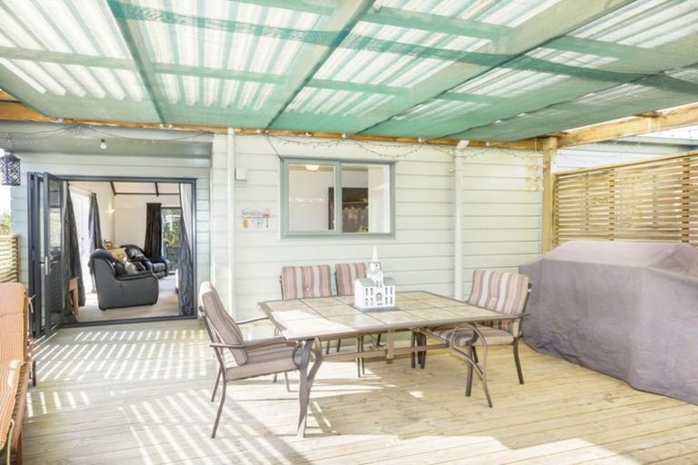 Photo of property in 2 Tapestry Grove, Silverstream, Upper Hutt, 5019