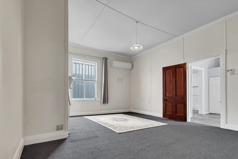 Photo of property in 73 Oxford Street, Levin, 5510