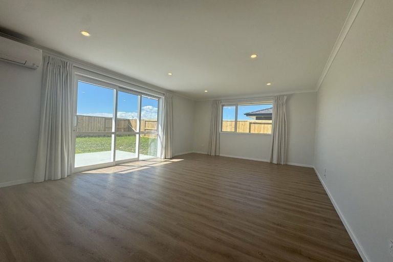 Photo of property in 30 Te Piriti Road, One Tree Point, 0118