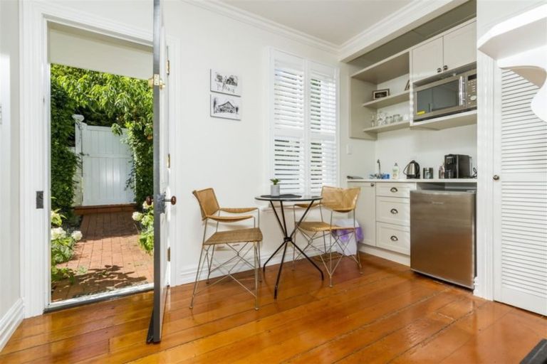 Photo of property in 17 Albert Road, Kelston, Auckland, 0602