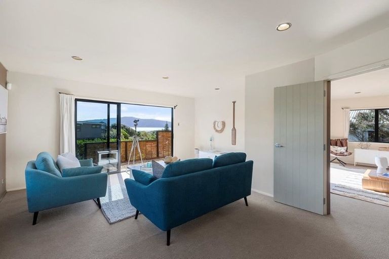 Photo of property in 17 Pine Ridge Terrace, Waikanae Beach, Waikanae, 5036