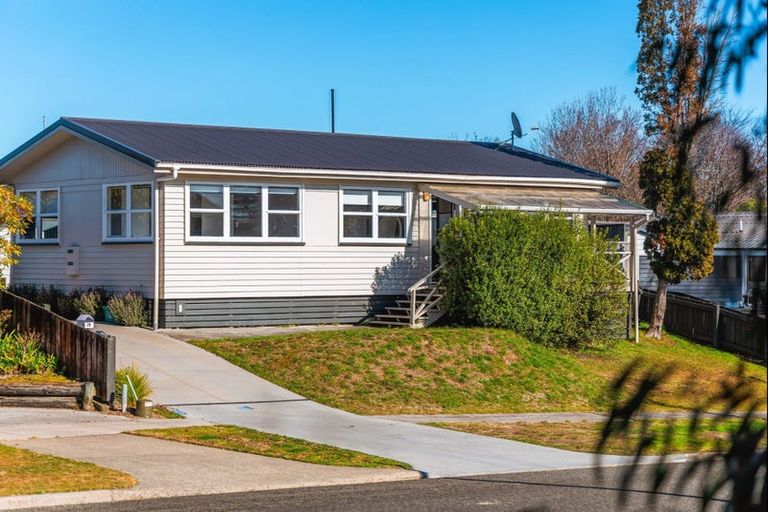 Photo of property in 2a Ward Place, Richmond Heights, Taupo, 3330