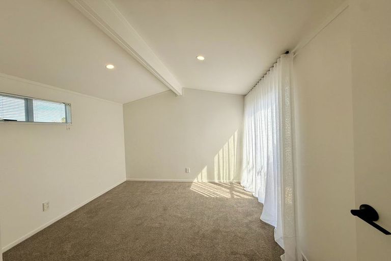 Photo of property in 7 Thornlow Street, Glendene, Auckland, 0602