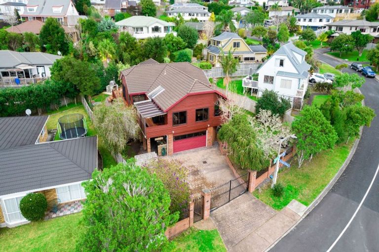 Photo of property in 10 Ballini Rise, West Harbour, Auckland, 0618